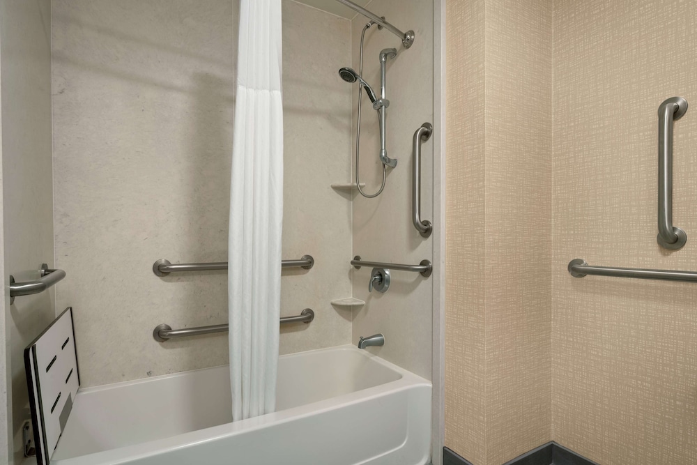 Hampton Inn & Suites Tacoma Puyallup - photo 17
