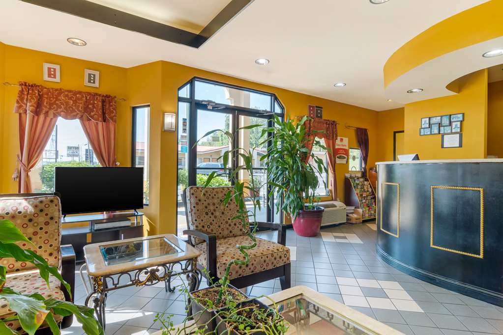 Econo Lodge Inn & Suites near Chickamauga Battlefield - photo 5