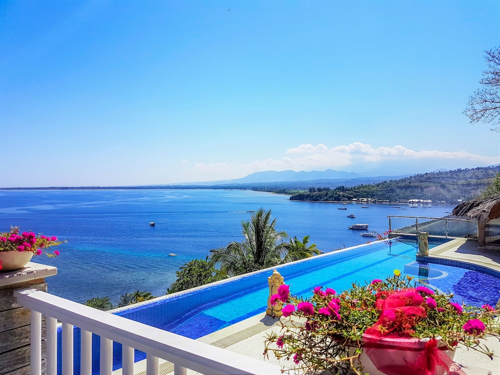 Princess of Mentigi Bay - carbon neutral hotel in Pemenang