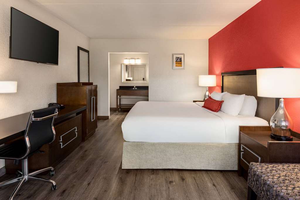 Ramada by Wyndham Albuquerque Airport - photo 25
