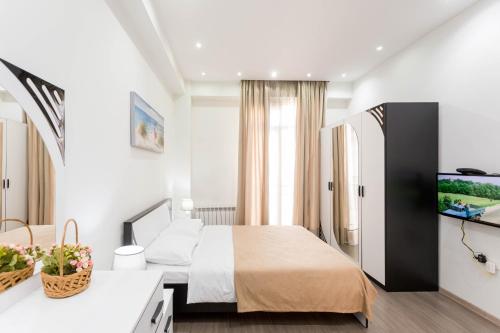 The Grand Apartment l