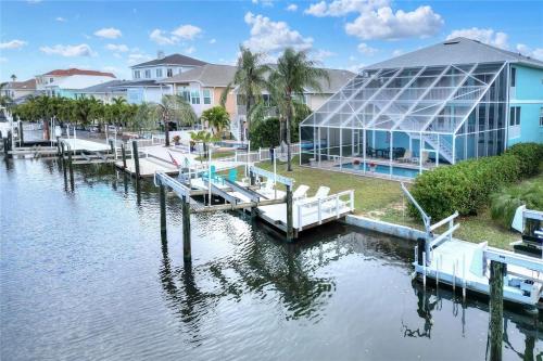 Dockside Nook Waterfront Dock Heated Pool — hotel in New Port Richey