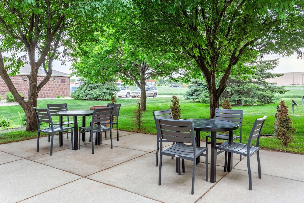 Hampton Inn Sioux Falls - photo 42