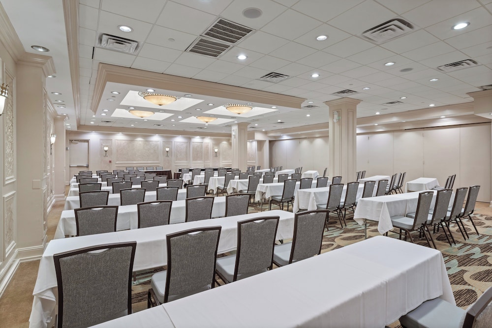 Crowne Plaza Executive Center Baton Rouge by IHG - photo 132