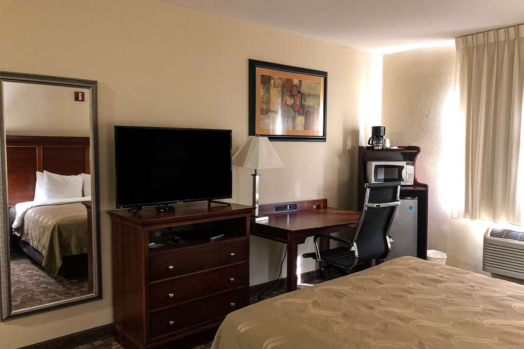 Quality Inn I 70 at Wanamaker - photo 9