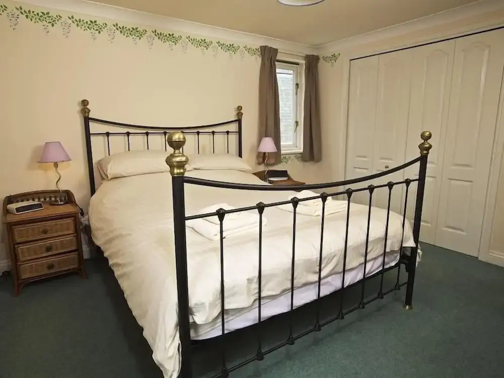 12 Dartmouth House — 4-Star Luxury Hotel in Dartmouth, United Kingdom