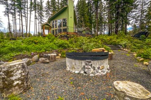 McKenzie River Retreat — Weed — photo 2