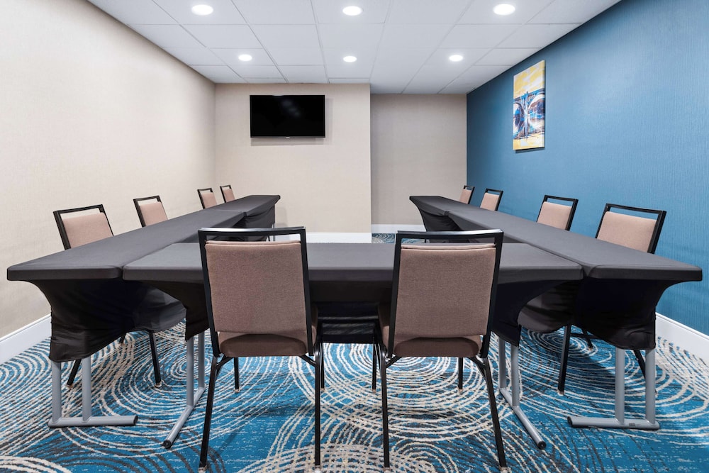 Hampton Inn & Suites Hershey - photo 41