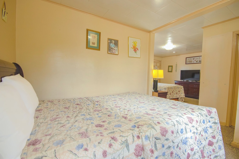 Sunflower Motel Hiawatha By OYO - photo 11