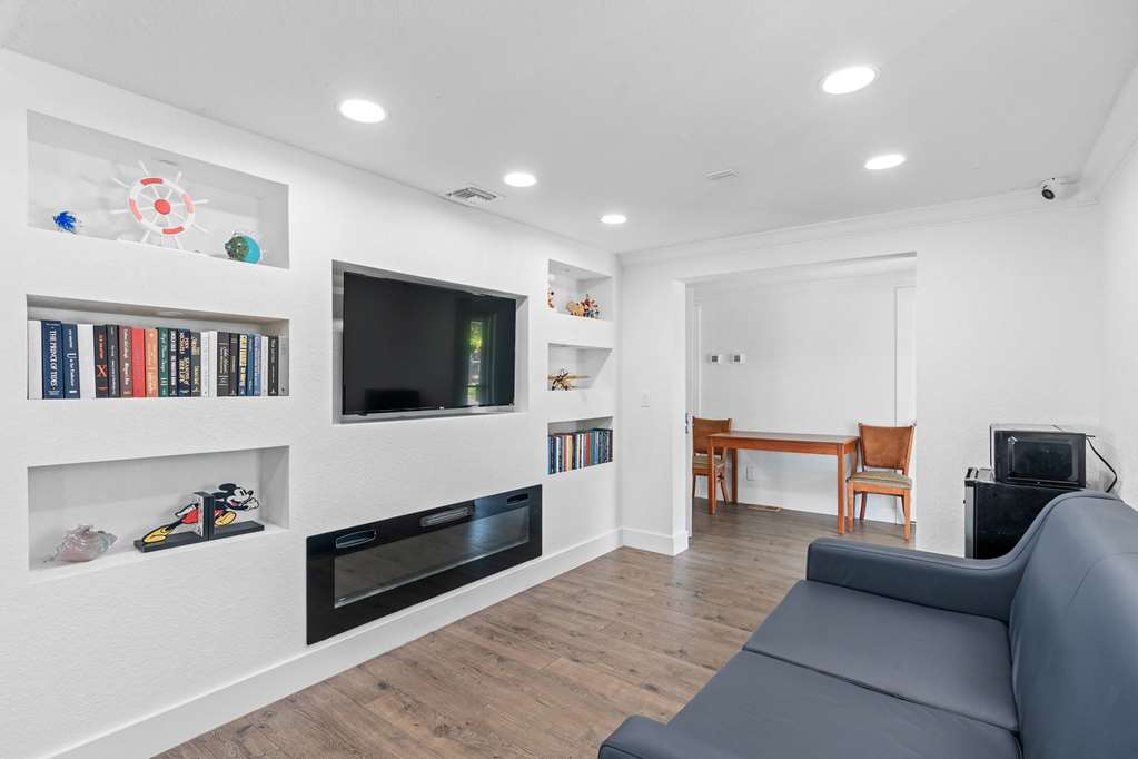 Travelodge by Wyndham Kissimmee Orlando - photo 4