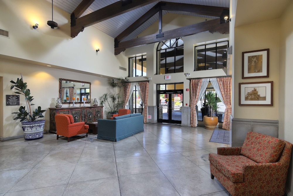 Hampton Inn & Suites Tucson Mall - photo 7