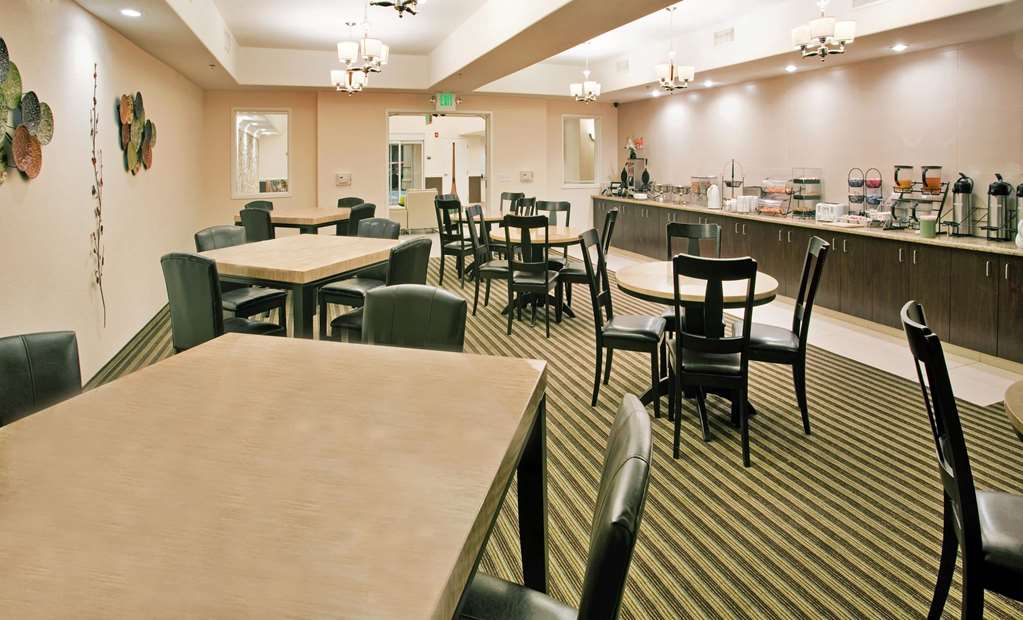 La Quinta Inn & Suites by Wyndham Fowler - photo 48