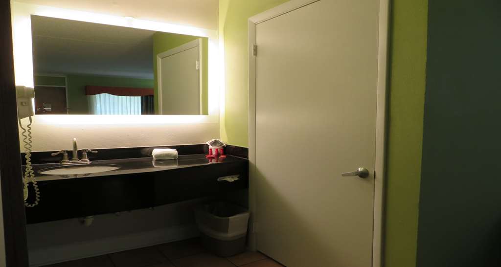 SureStay Plus Hotel by Best Western St Marys Cumberland - photo 34