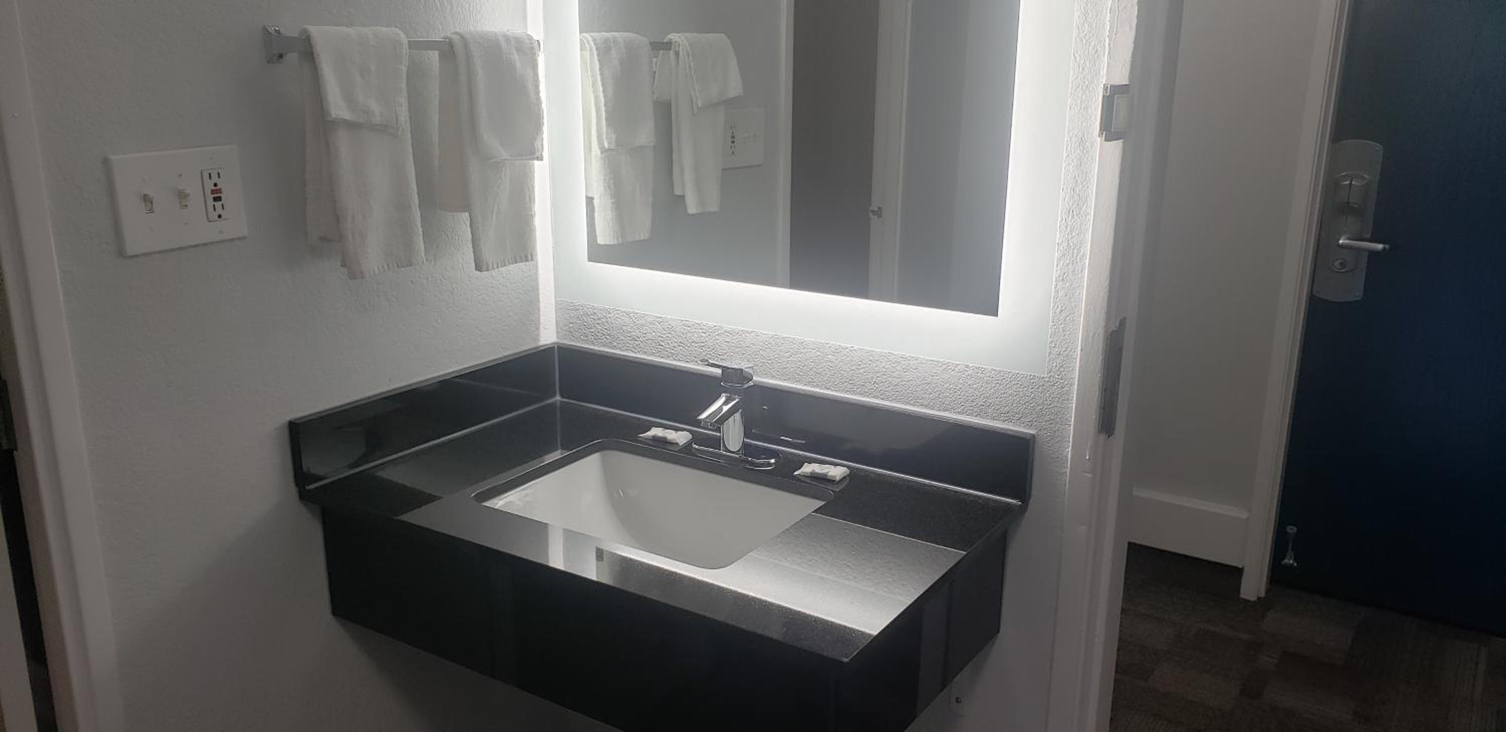 Motel 6 Mobile AL Airport Blvd - photo 23