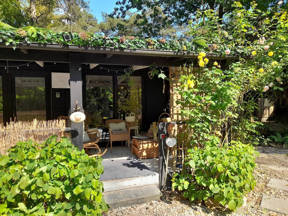 Oud Turnhout Nature Chalet — 4-Star Luxury Hotel in Oud-Turnhout, Belgium