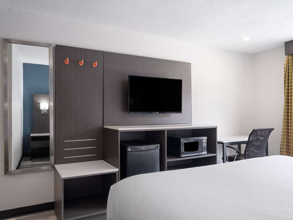 Baymont by Wyndham Indianapolis East - photo 11