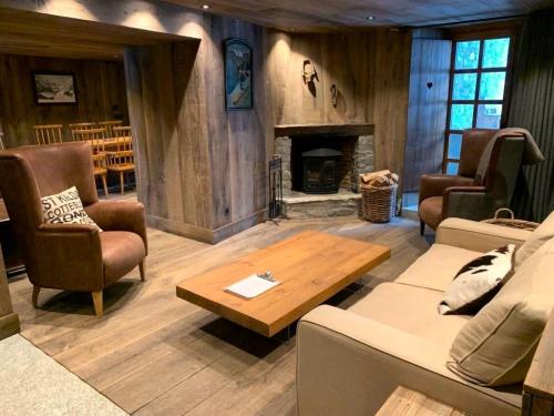 L’illaz 4 Bedrooms Log Fire in Val-D'isere, France