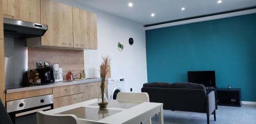 Le Delice Dore Wifi Parking Privee — hotel in Lens