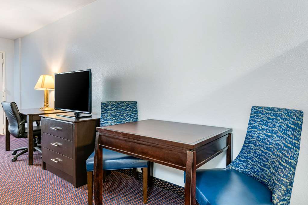 Quality Inn Sarasota North Near Lido Key Beach - photo 37