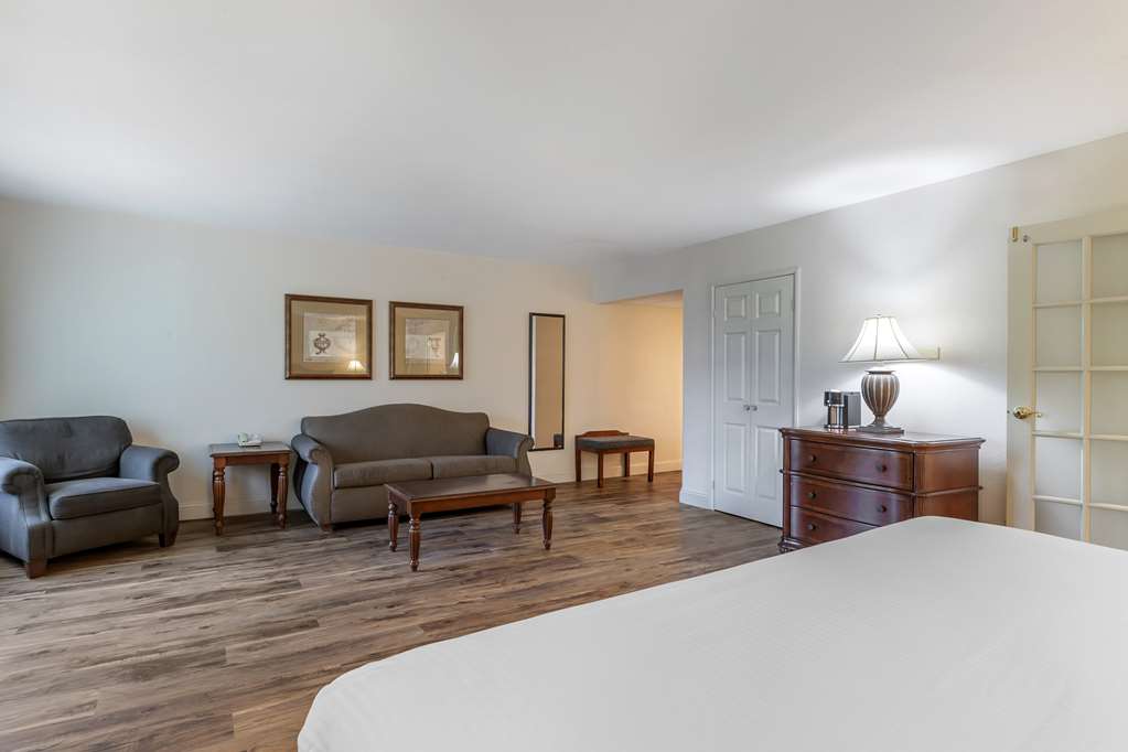Best Western Plus Steeplegate Inn - photo 32