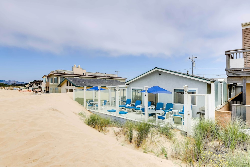 Between the Dunes Breezy Beachfront Oceano Home — 4-Star Luxury Hotel in Oceano, United States