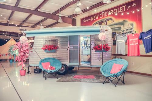 Lone Star Glamp Inn - photo 5