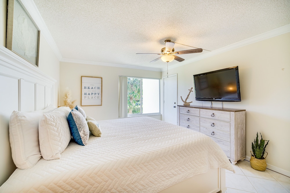 Sunny Fort Pierce Resort Condo w Beach Access - photo 2