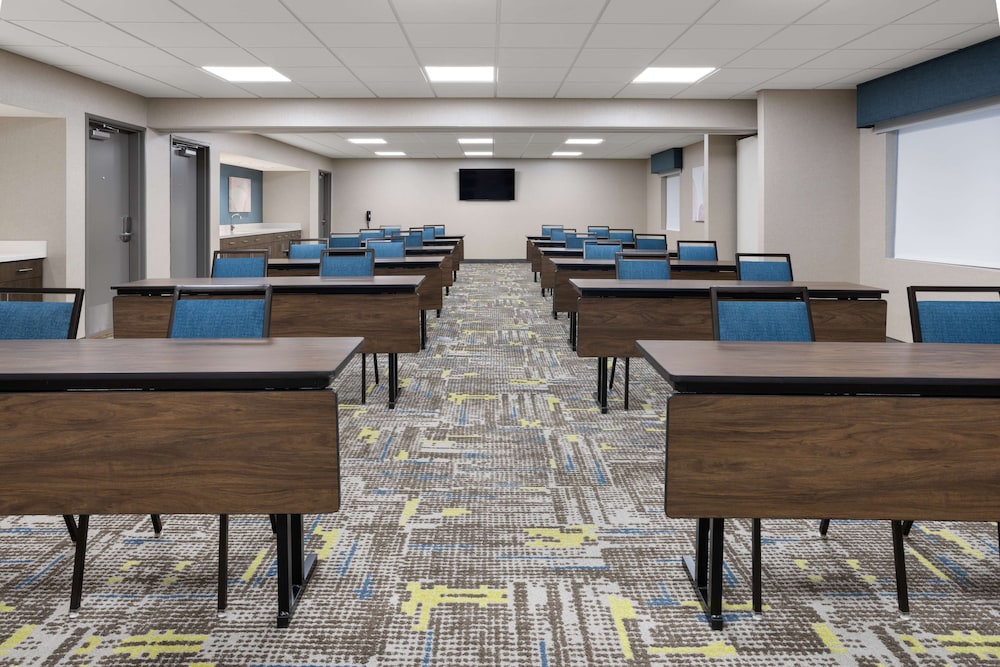 Hampton Inn Cleveland Airport Tiedeman Rd - photo 34