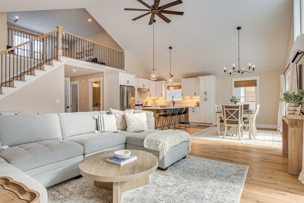 Dock And Game Room New Waterfront Home In Lyman 21458319 — Alfred