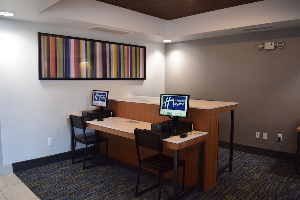 Holiday Inn Express Hotel & Suites Sparta by IHG - photo 37