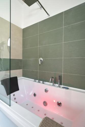 Dammuso Romantico — 4-Star Luxury Hotel in Scicli, Italy