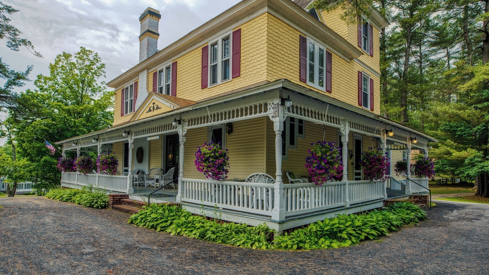 Rockwell Falls Inn and Wine Bar - photo 101