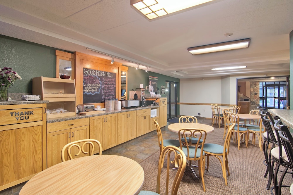 Boarders Inn & Suites by Cobblestone Hotels Faribault - photo 57