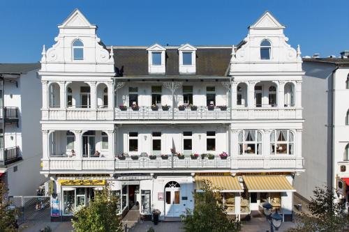 Haus Zobler — 4-Star Luxury Hotel in Ostseebad Binz, Germany