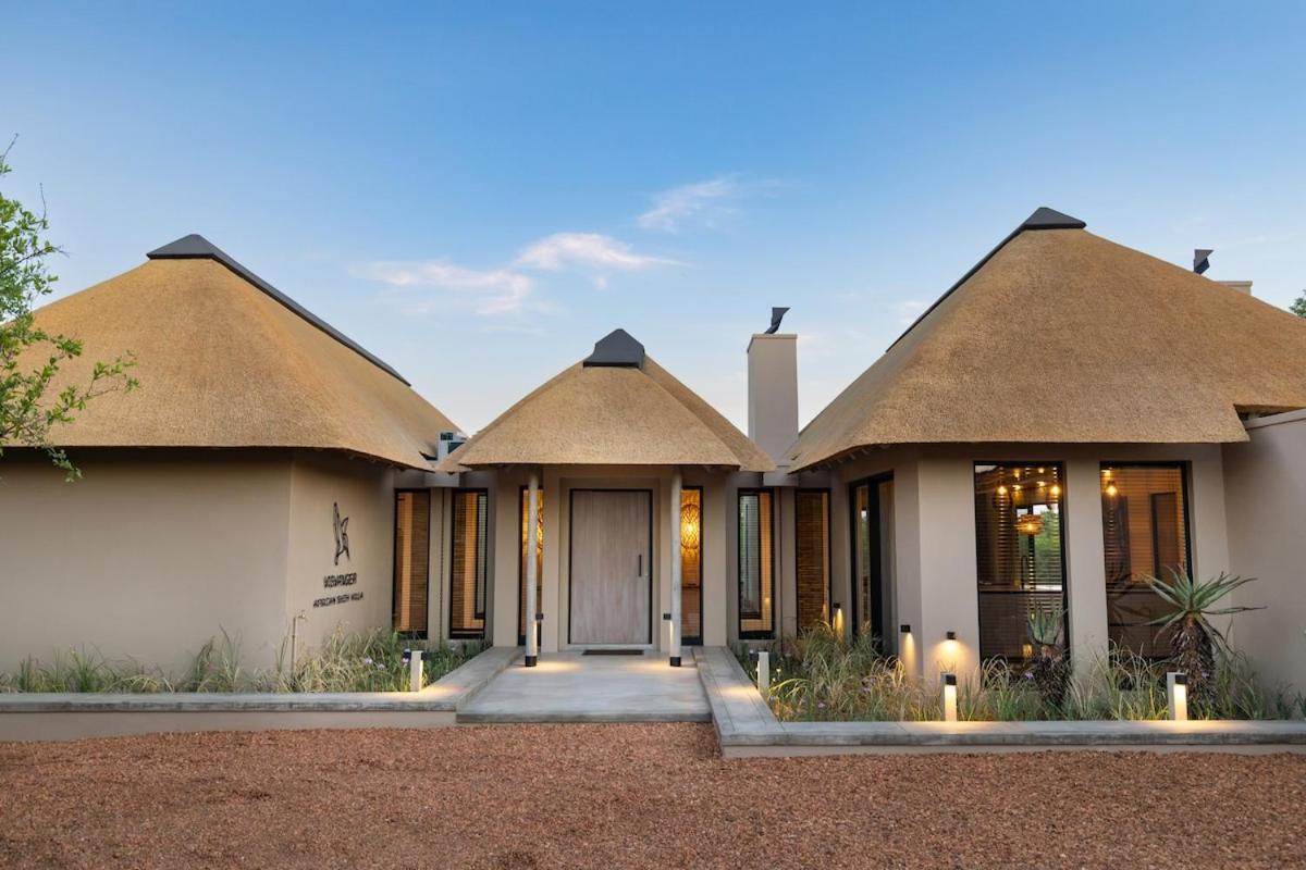 Villa Visvanger Villa with river deck nearby Kruger — 4-Star Luxury Hotel in Hoedspruit, South Africa