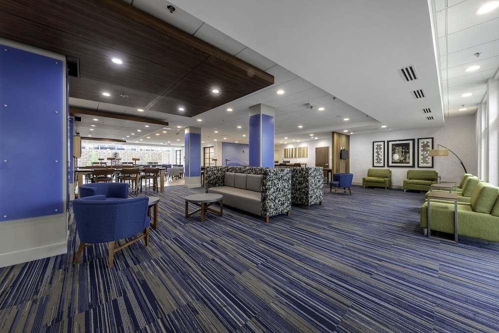 Holiday Inn Express & Suites Staunton by IHG - photo 33