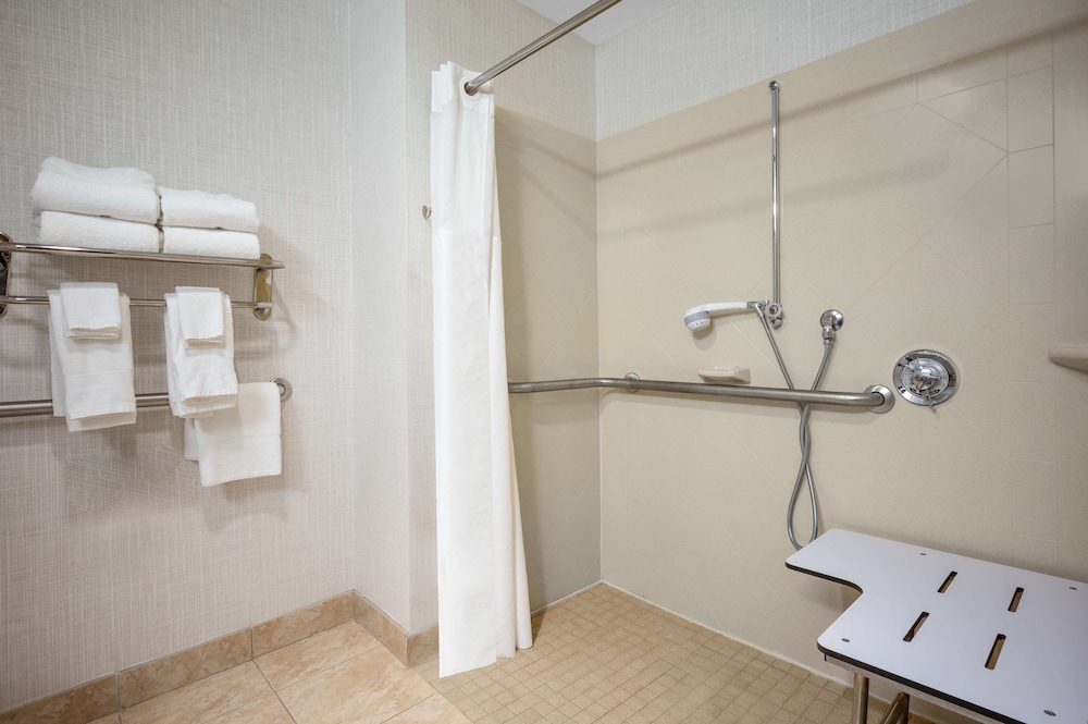 Hampton Inn Raynham Taunton - photo 26