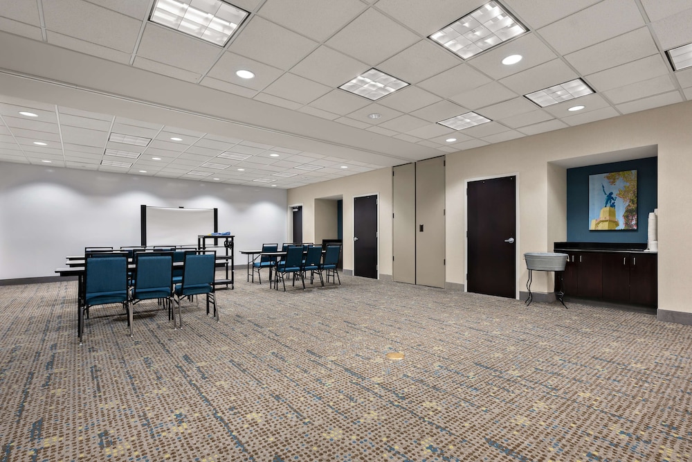 Hampton Inn Birmingham Leeds - photo 59