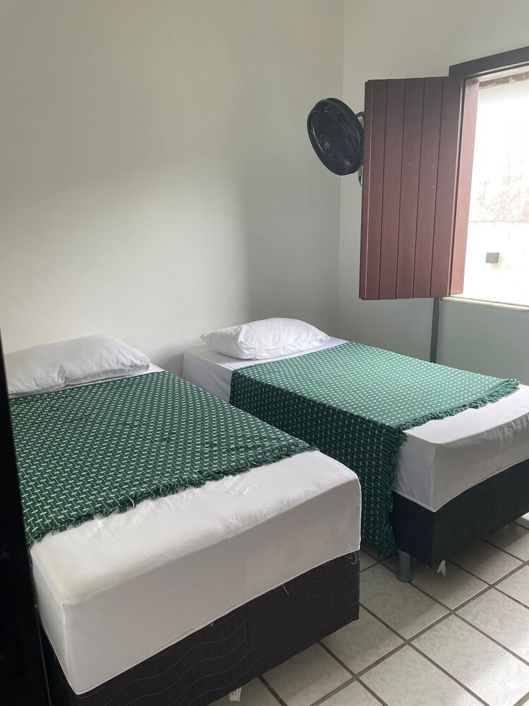 Quarto com 2 camas de solteiros — hotel in Vera Cruz