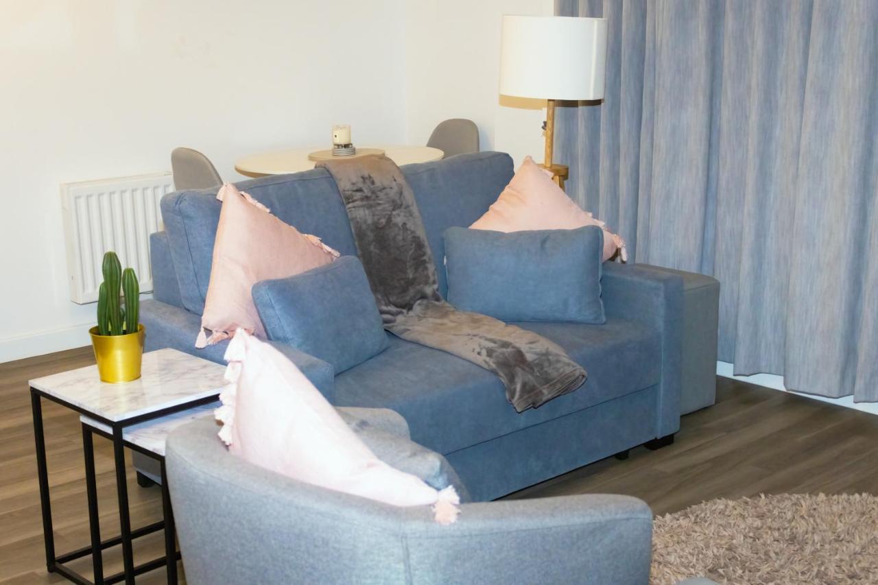 Luxurious MK Apartment with balcony — 4-Star Luxury Hotel in Milton Keynes, United Kingdom