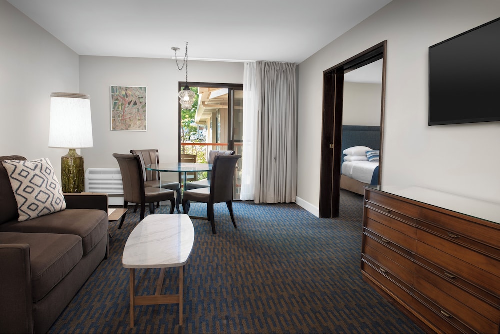 Ashland Hills Hotel & Suites - photo 39