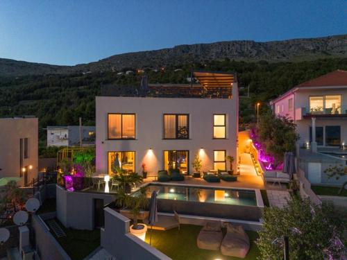 Boutique Apartments Vino & More Infinity Pool Rooftop — 4-Star Luxury Hotel in Podstrana, Croatia