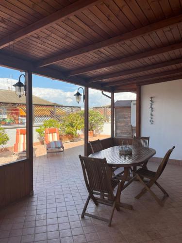 Attico con terrazza in Via dei Traghetti — 4-Star Luxury Hotel in Lido Di Ostia, Italy