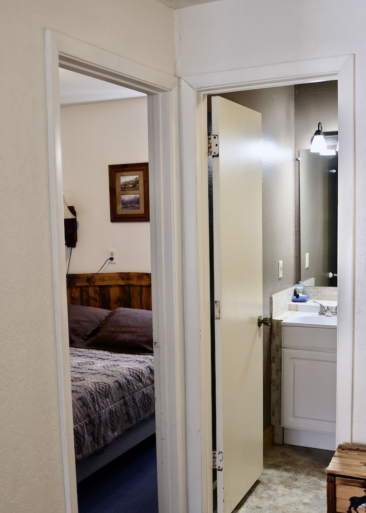 Rocky Mountain Lodge - photo 9