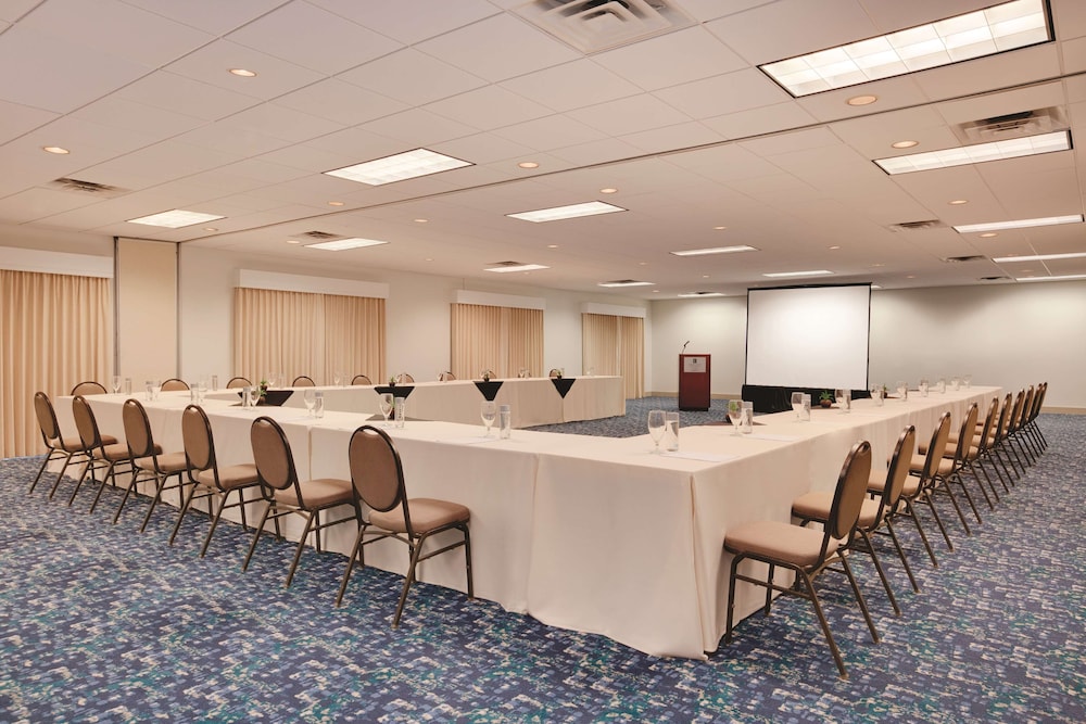 Embassy Suites by Hilton Scottsdale Resort - photo 51