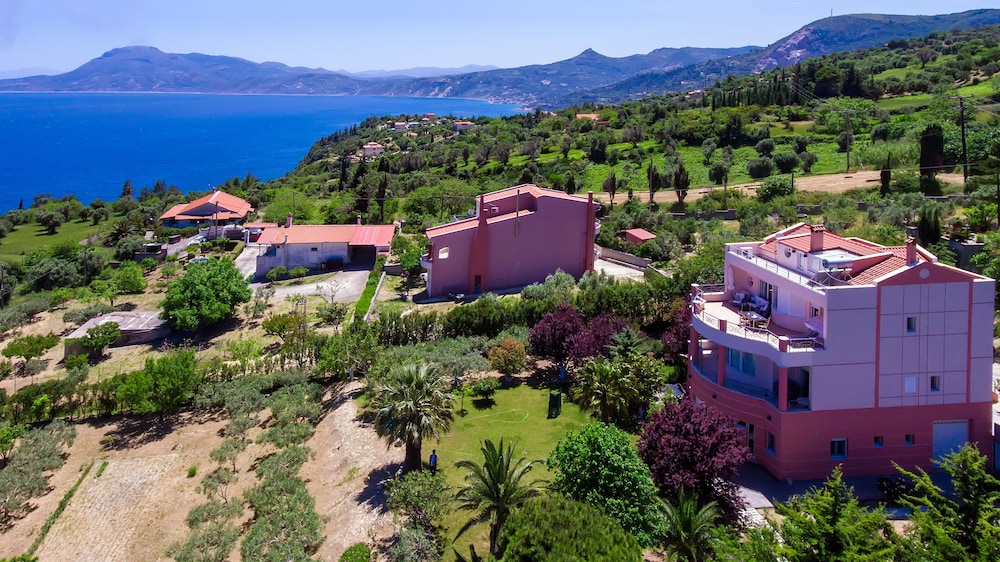Villa serenity — 5-Star Luxury Hotel in Kymi, Greece