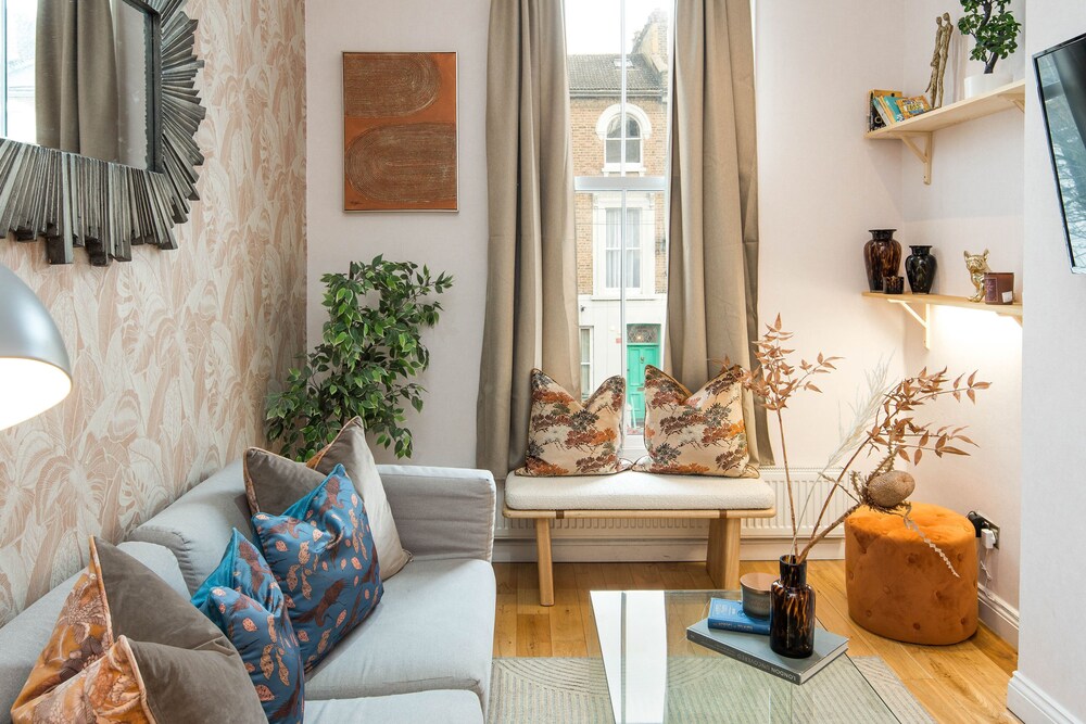 Charming 1 bed Apartment in London — 4-Star Luxury Hotel in London, United Kingdom