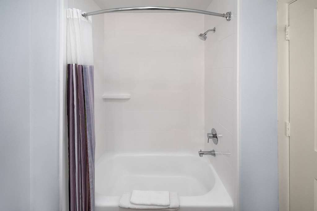 La Quinta Inn & Suites by Wyndham Austin Cedar Park - photo 21