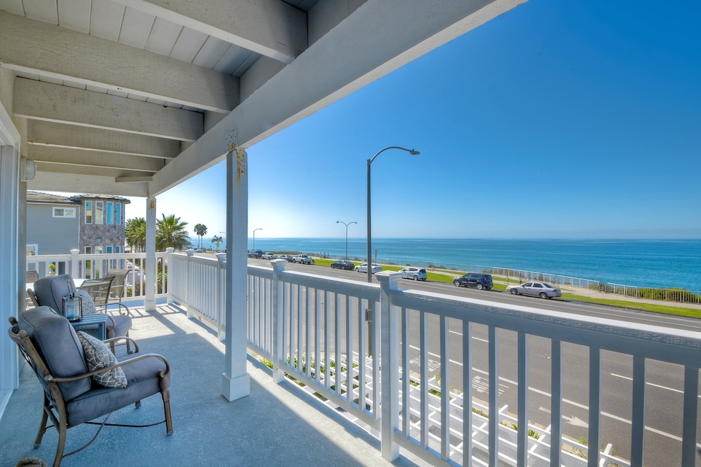 Expansive Ocean View Private Balcony Across from Beach — 4-Star Luxury Hotel in Carlsbad, United States