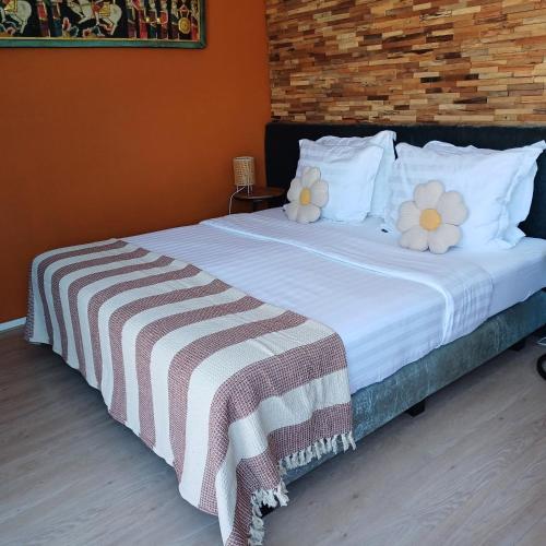 East Meets West Bed and Breakfast